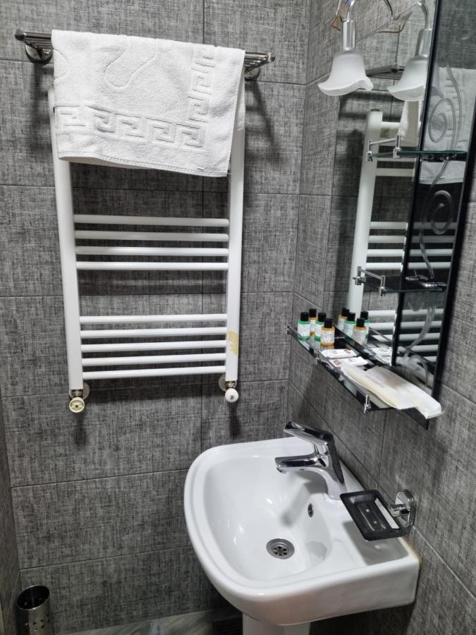 Mahali Hotel バトゥーミ エクステリア 写真