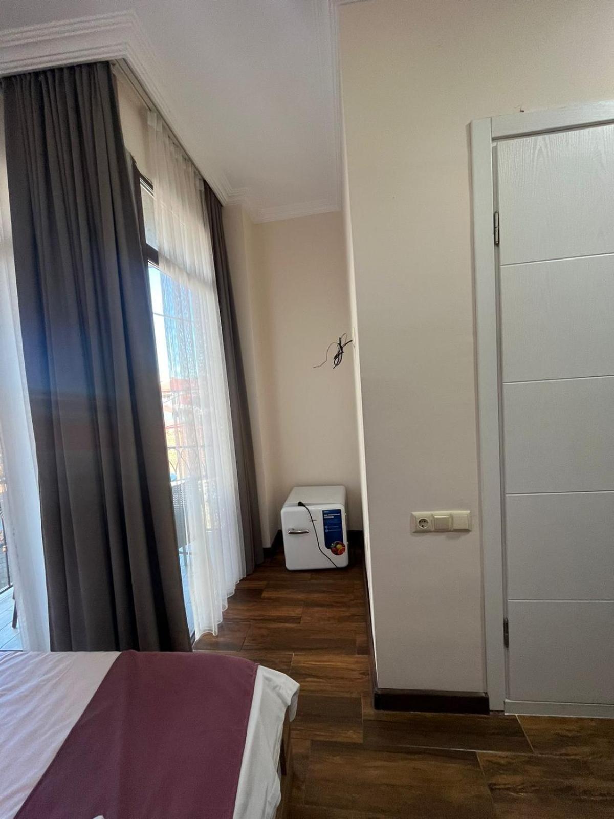 Mahali Hotel バトゥーミ エクステリア 写真