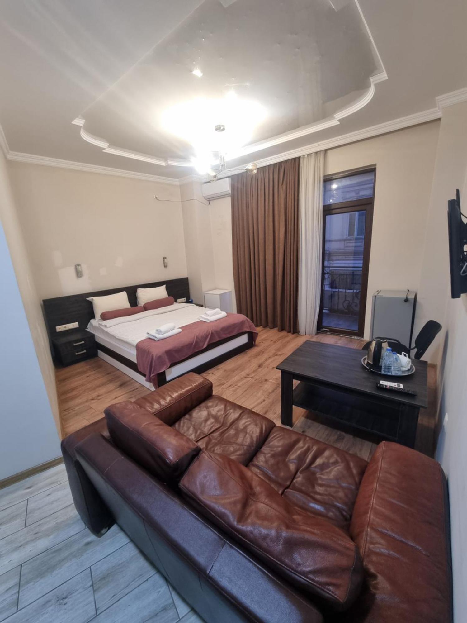 Mahali Hotel バトゥーミ エクステリア 写真